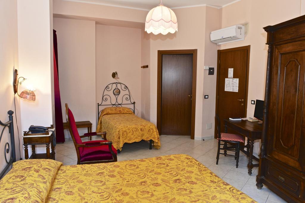 Hotel Giuseppe Βεντιμίλια Δωμάτιο φωτογραφία